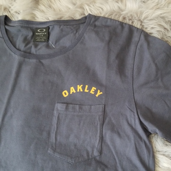 Oakley Pocket Tee NWOT Large - Picture 2 of 6